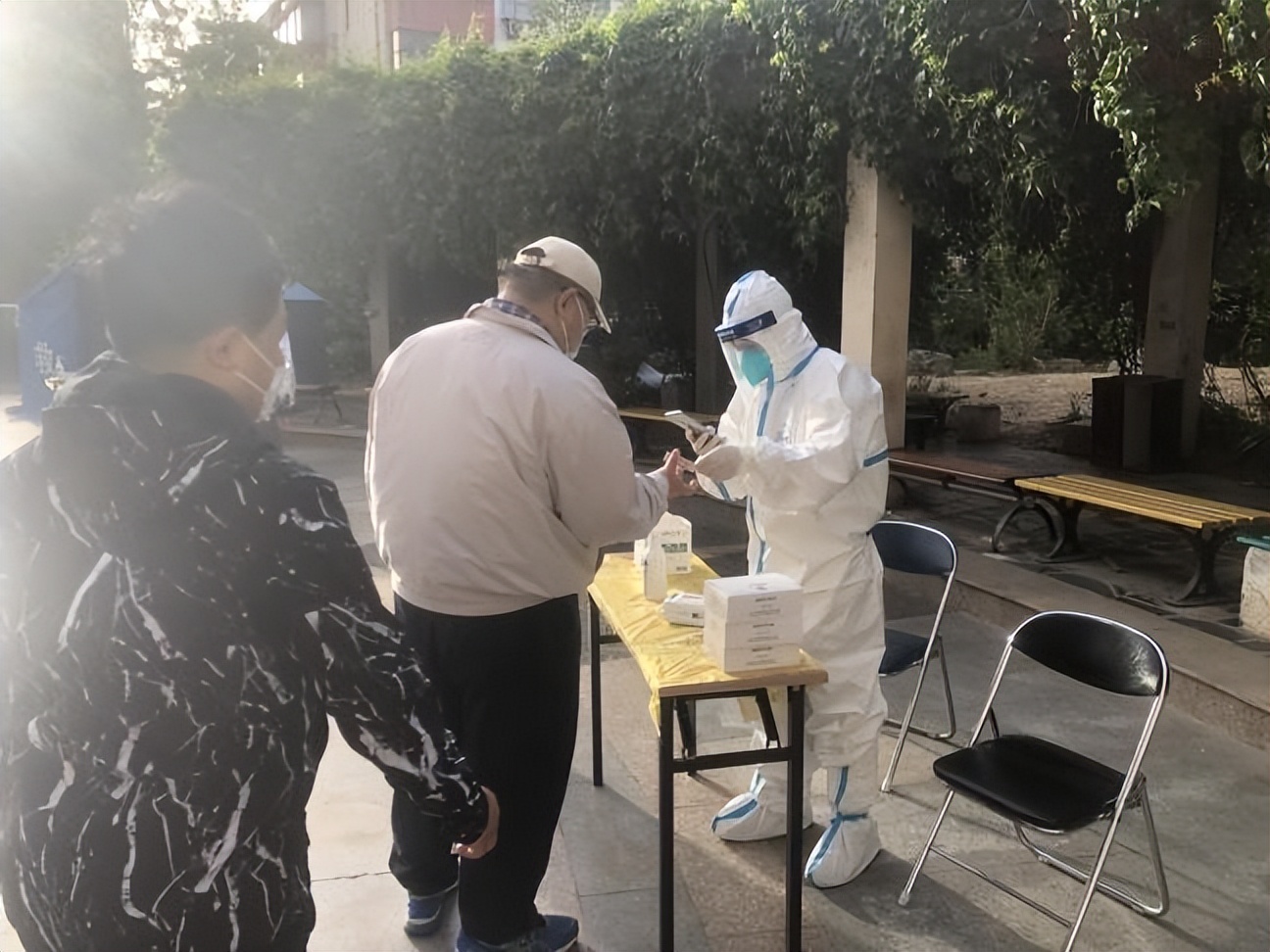 丰台区环卫服务中心150名党员干部火速下沉筑牢防疫“堡垒”