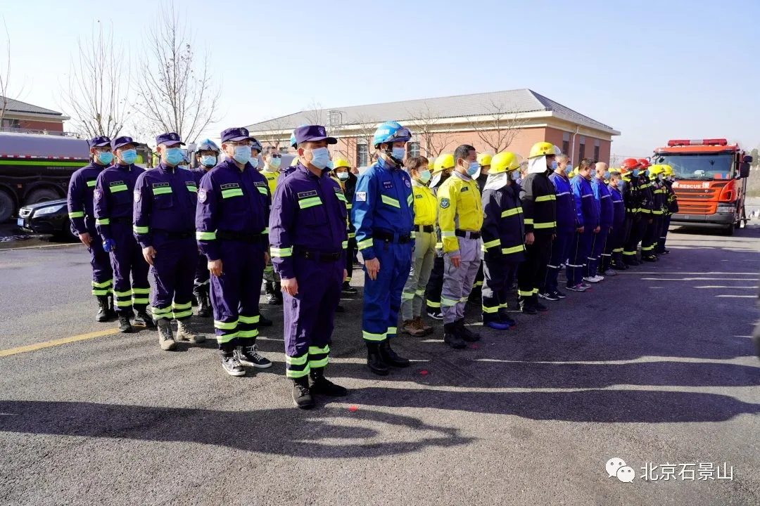 “洒水车”变“消防车” ！ 石景山“消防+环卫”移动微型消防站登场