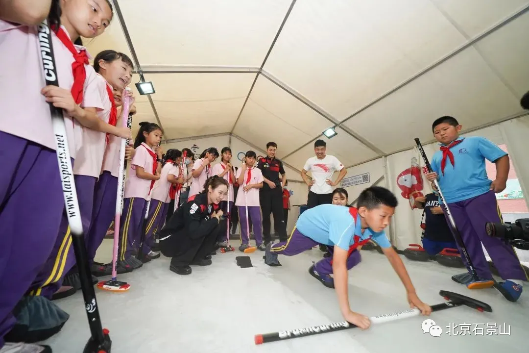同筑冰雪强国梦！石景山8所学校获评“冰雪运动特色学校”！