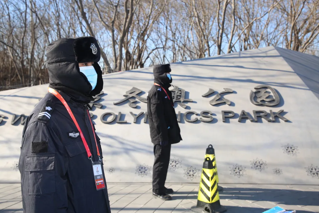 看~石景山之光！火炬传递他们全程保驾护航......