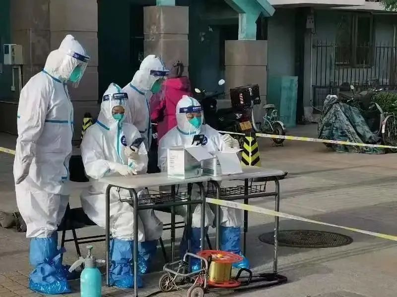 北京法院党员干警积极参与疫情防控