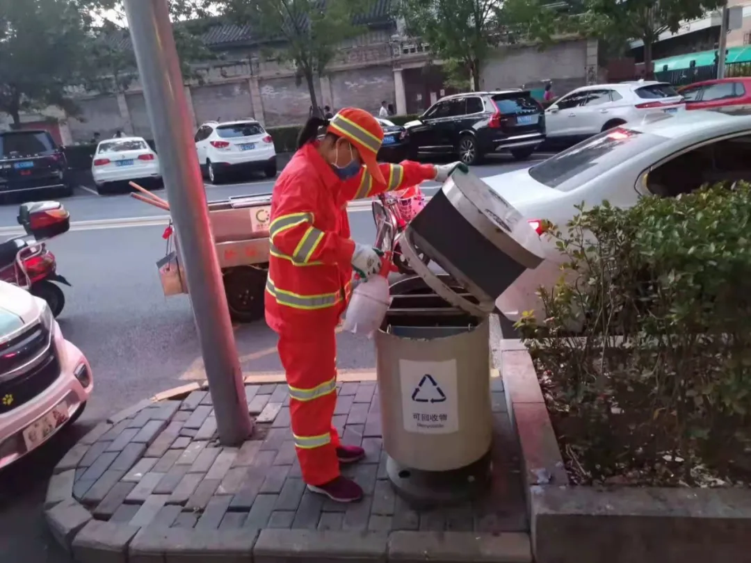 强化履职尽责，全力当好城市防疫守护者