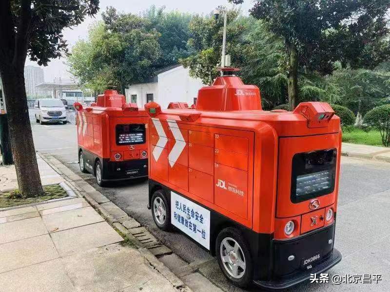 接力“最后100米”！无人驾驶快递车在封控区上岗