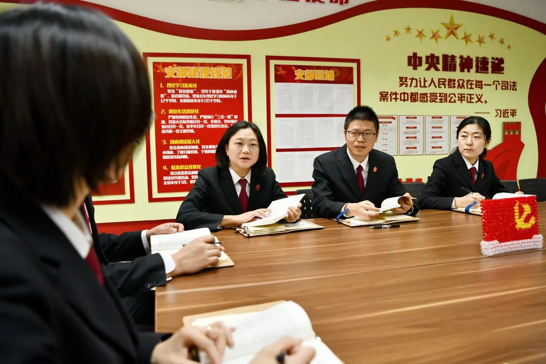 她驳回老人的诉讼请求，老人却感叹“在北京遇到了好法官”……