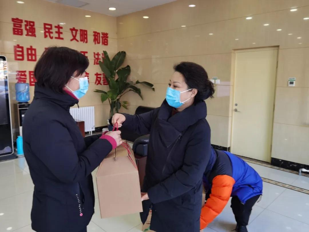 密云区总工会慰问在档困难职工