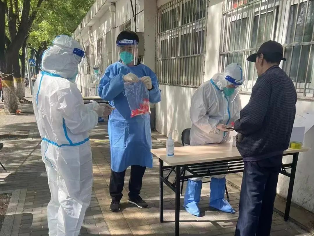 并肩携手勇担当，战疫有我检察蓝