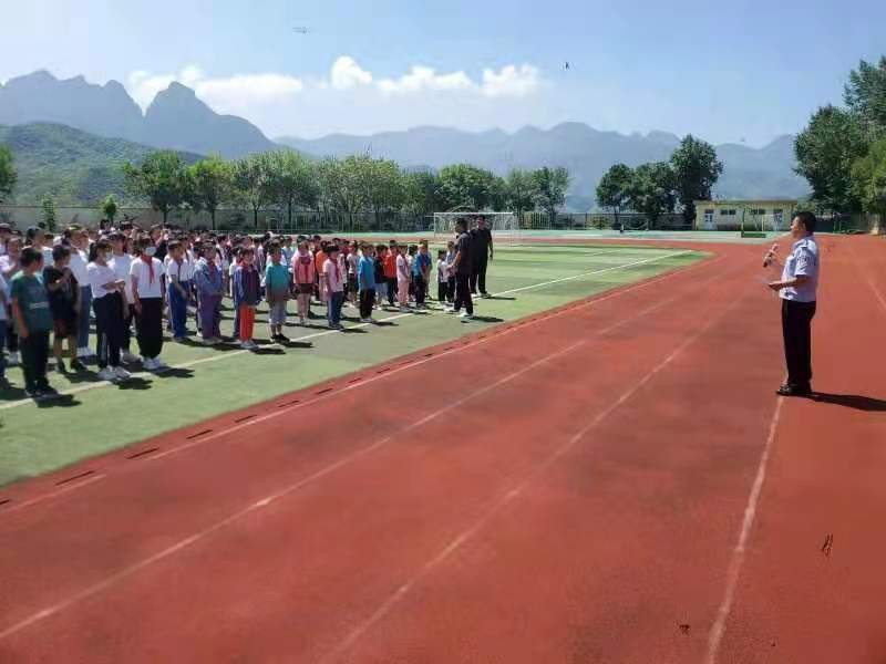 密云区新城子镇派出所开展“社区民警进校园”暑假安全教育活动