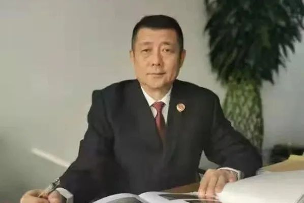 他用认真与坚持，还原了一个又一个案件真相