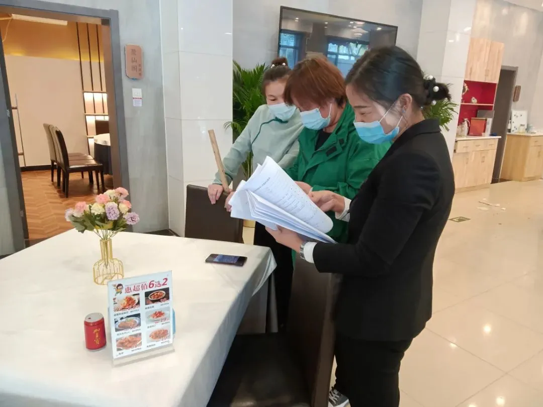 云岗街道快速响应、持续行动，织牢织密防控网