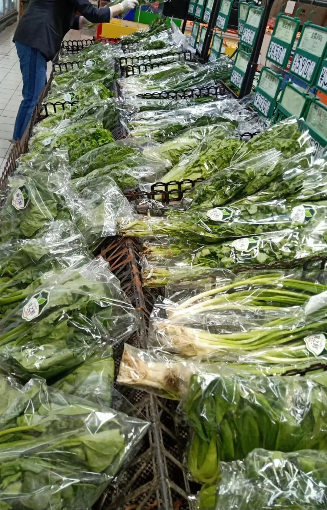 全力保障封控管控区生活必需品，畅通渠道稳供应