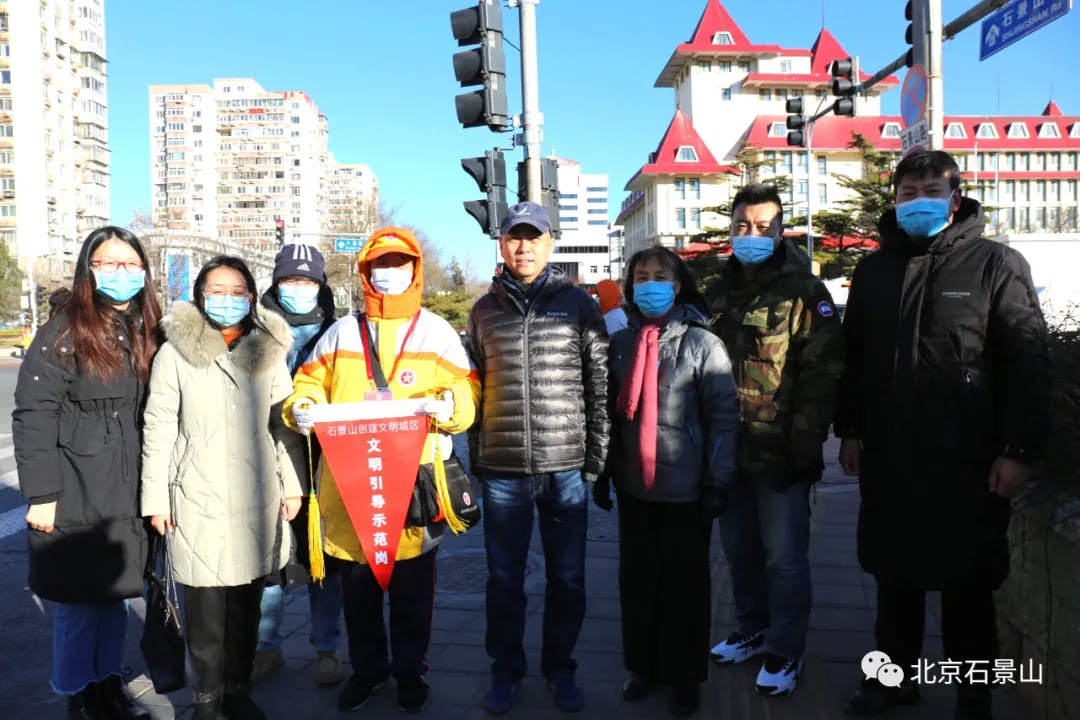 打造交通路口文明引导“示范岗”，推进文明引导常态化