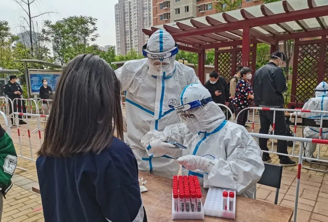 北京法院党员干警积极参与疫情防控