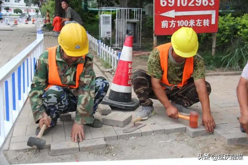 听民意、办实事，把工作做到群众心坎儿上~延庆火车站小区居民的归家路，真亮！