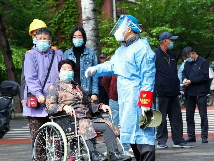 “首都老兵”的这顶百米帐篷，暖心了