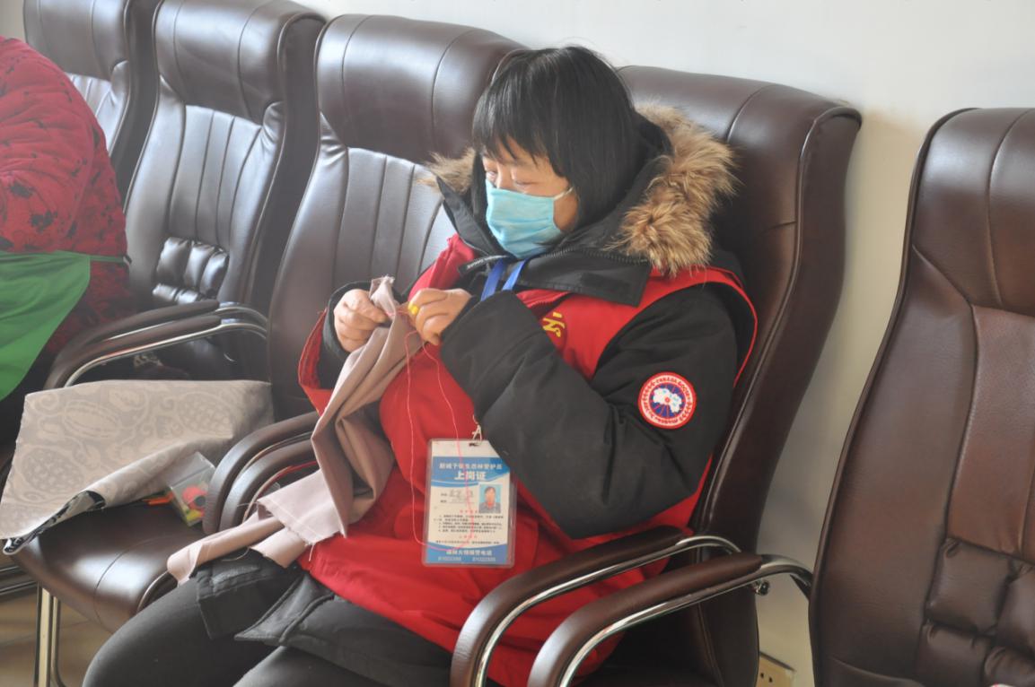 密云区新城子镇崔家峪村开展环保手提袋制作活动