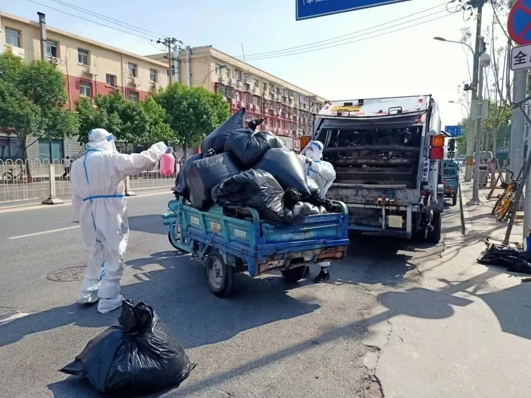 在战“疫”中闪光！他们在城市运行保障各领域，重担上肩，冲锋在前——