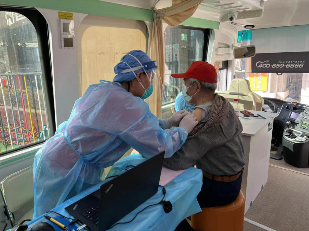 “医社携手，送苗上门” 丰台区多方合作推进老年人疫苗接种