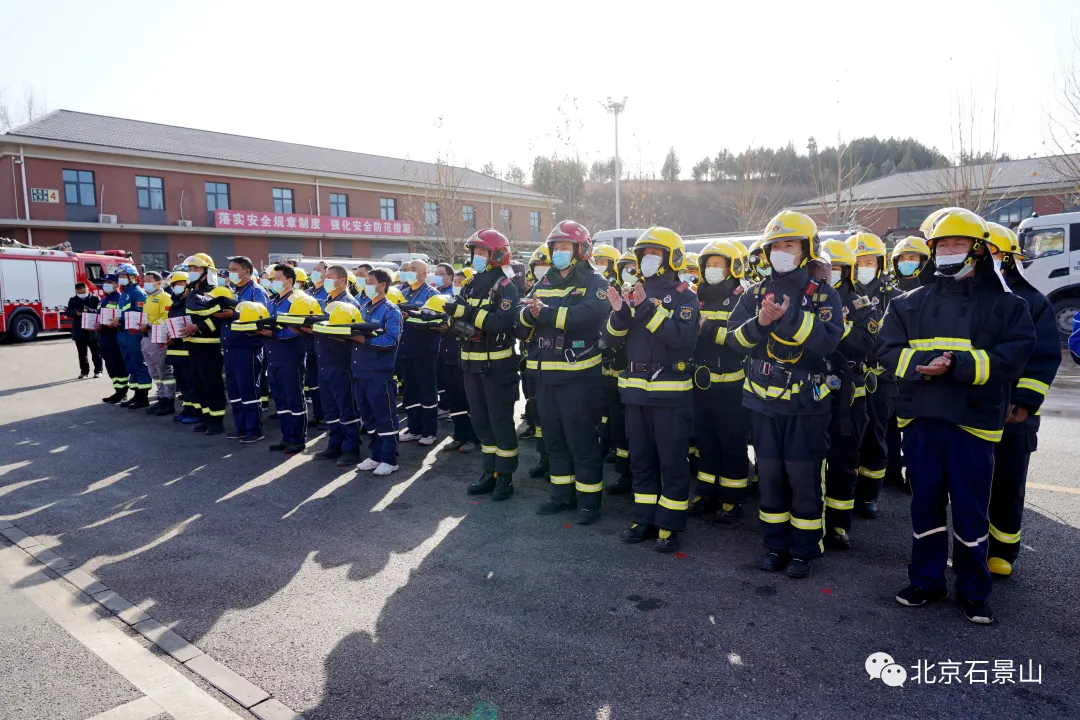 “洒水车”变“消防车” ！ 石景山“消防+环卫”移动微型消防站登场
