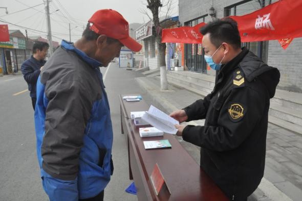 密云区新城子镇开展“守护安全，畅通消费”3.15主题宣传活动