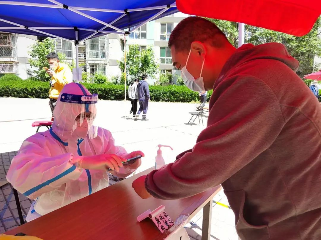 并肩携手勇担当，战疫有我检察蓝