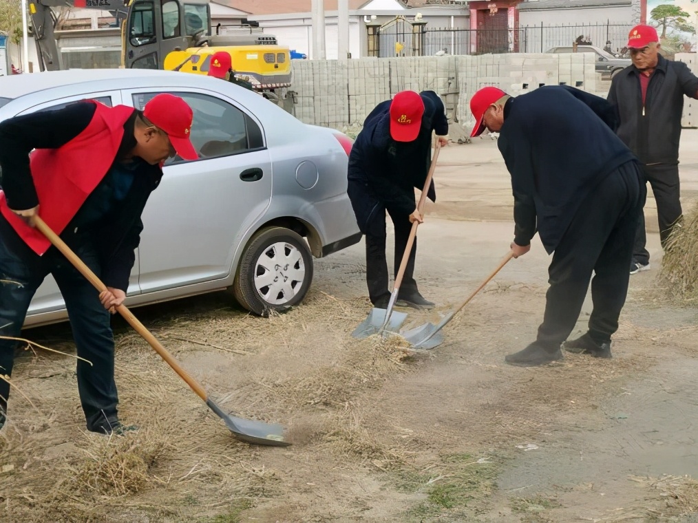 穆家峪镇开展周末大扫除 共享卫生新环境
