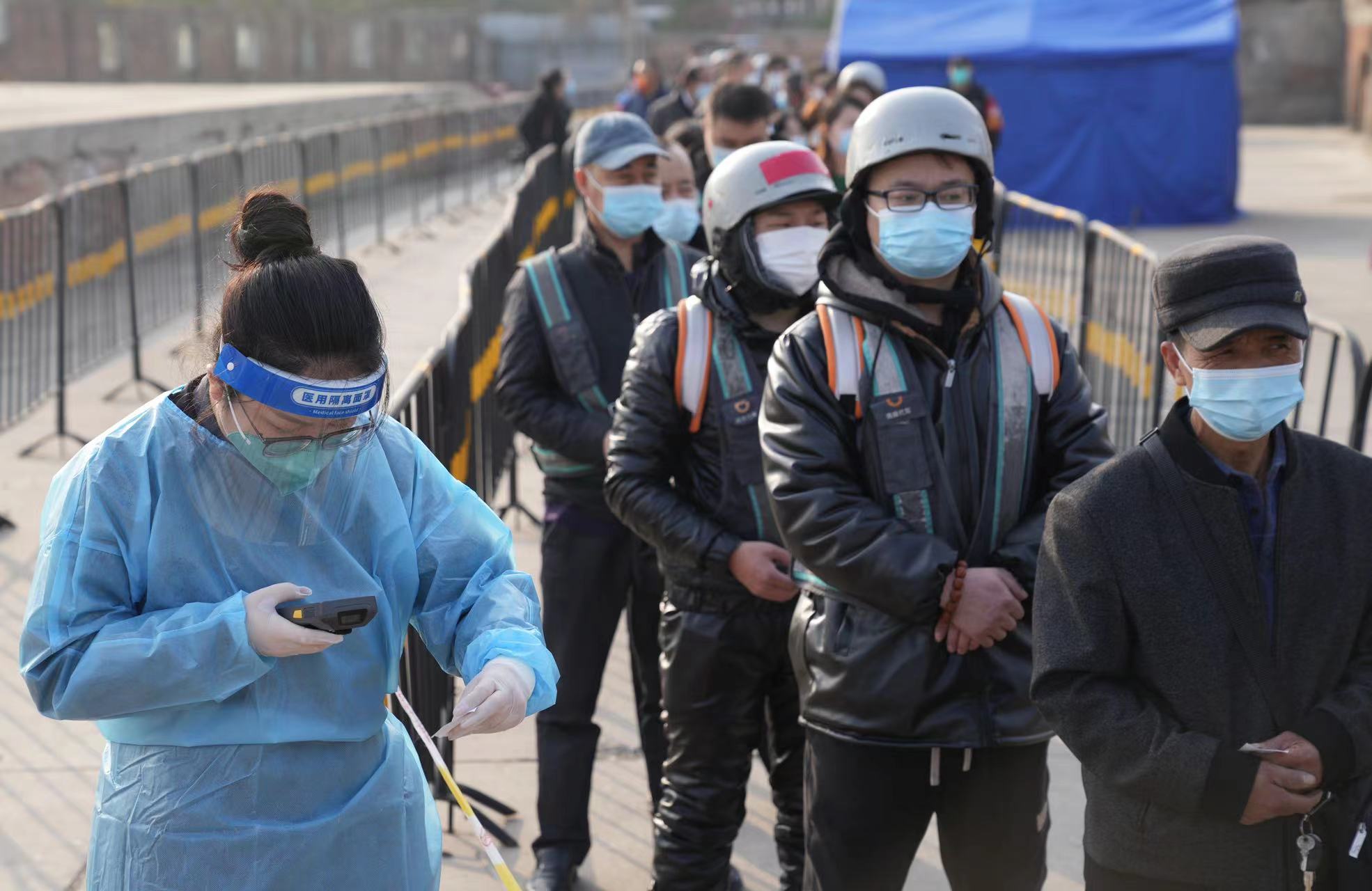 时间不固定,打加强针预约难?这里为网约车司机开绿色通道