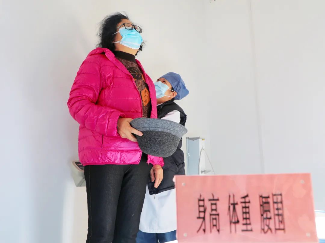 从免费体检到贴心照顾，这里让老年人安心打疫苗