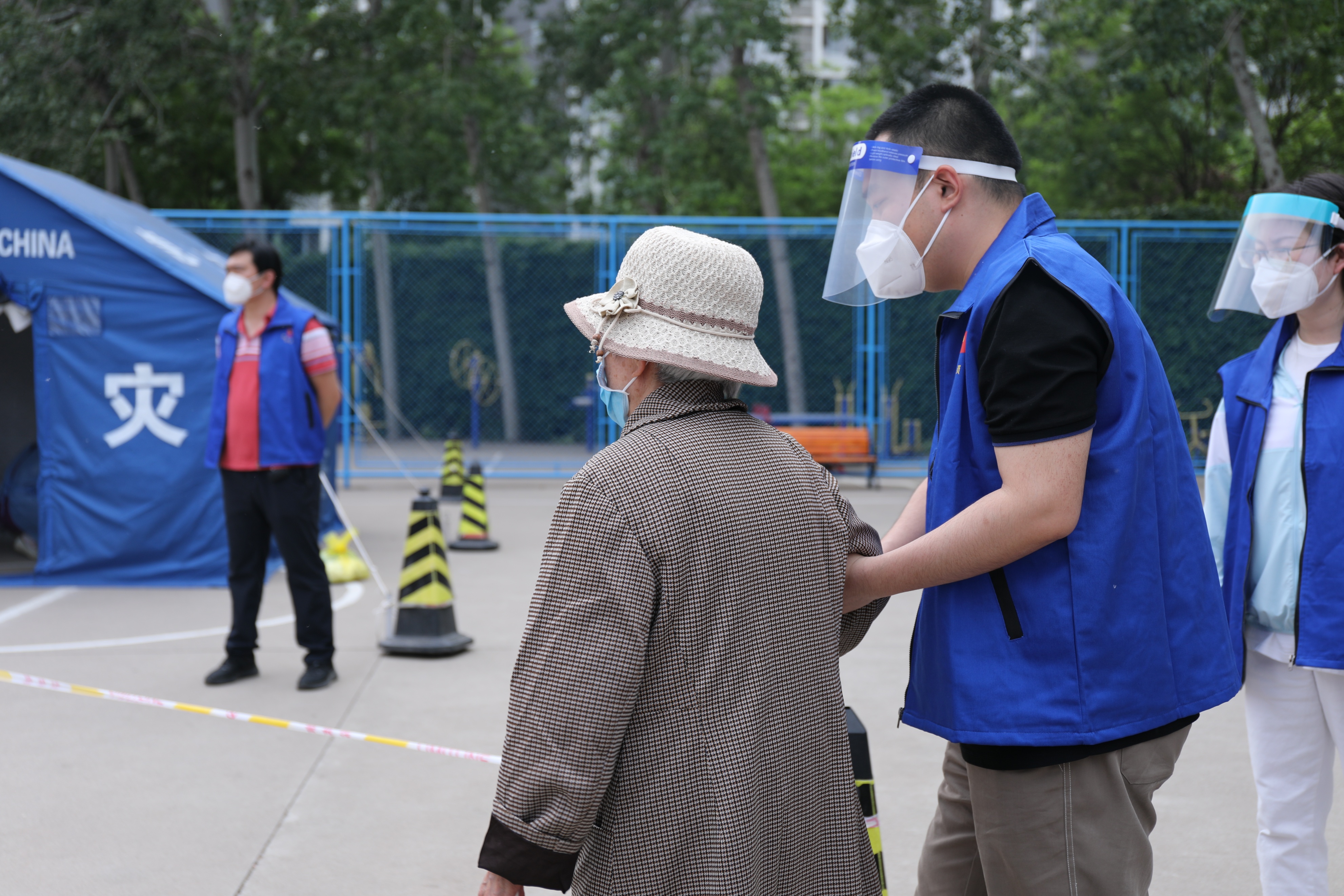 海淀媒体人奋战“疫”线书写担当——区融媒体中心党员干部下沉社区做好抗疫“守门人”