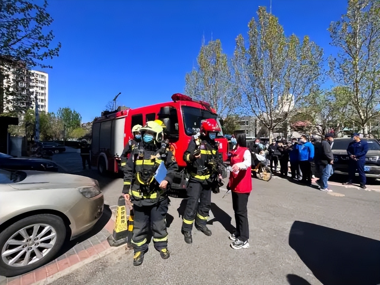 防患未然！金顶街街道开展“初战四联”消防实战演练