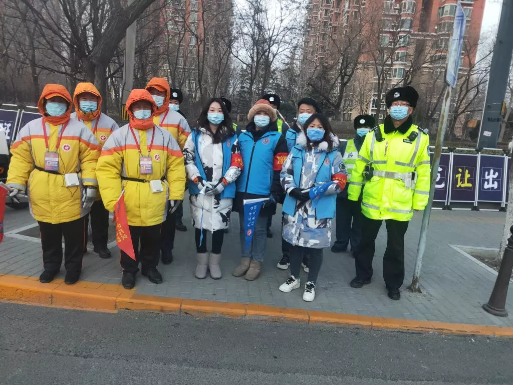 “迎冬奥 保畅通”丰台志愿者扮靓文明交通示范路口