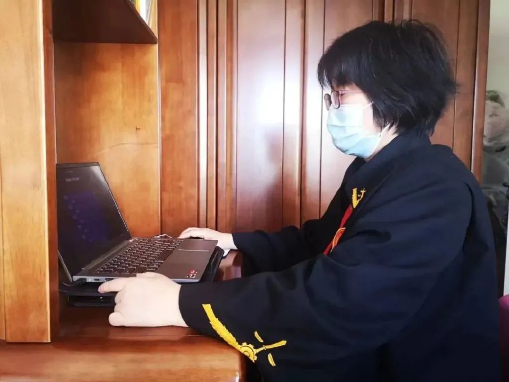 线上线下齐发力，抗疫履职两不误！