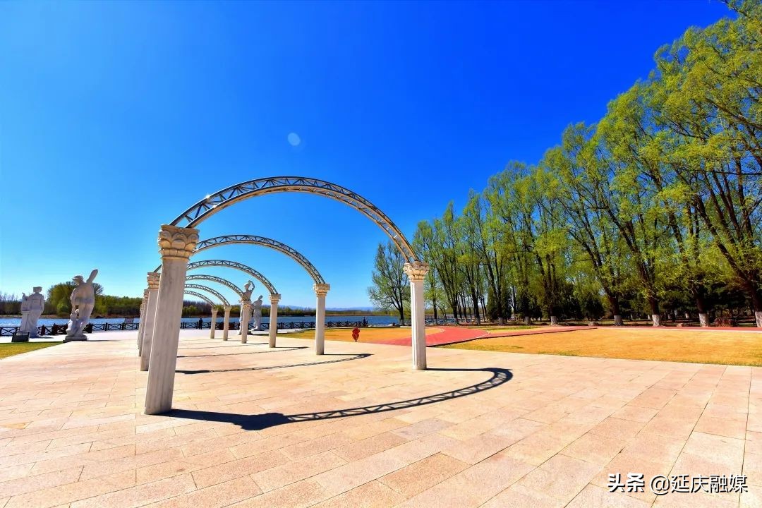 蓝天绿水映延庆 盎然春色入画来~