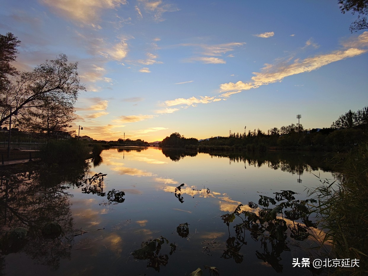 北京延庆：落日余晖波光映 扮靓最美冬奥城