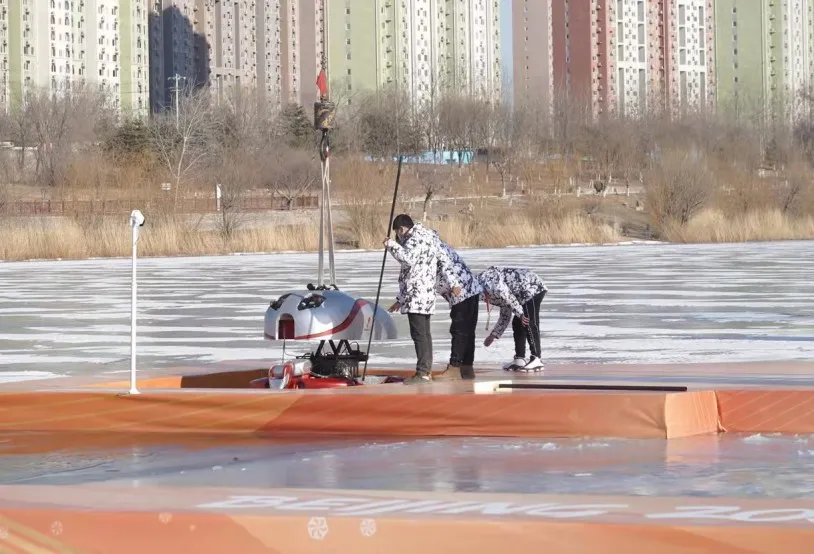 看~石景山之光！火炬传递他们全程保驾护航......