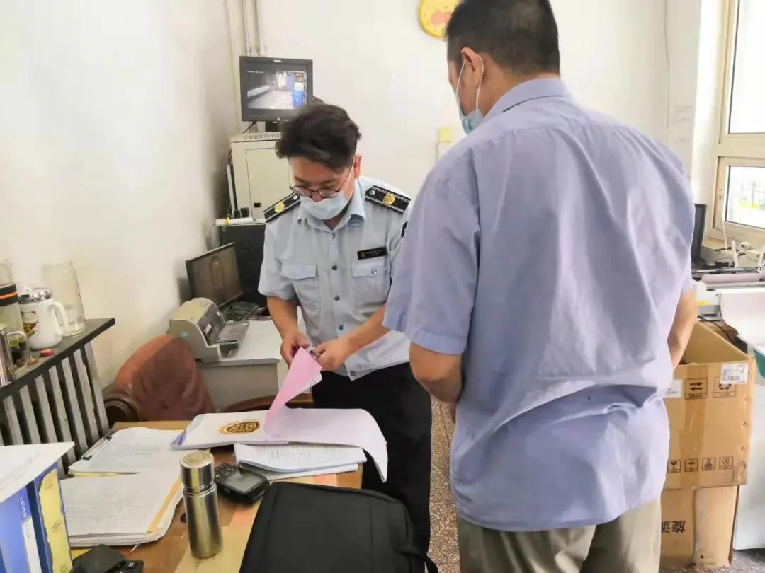 强化履职尽责，全力当好城市防疫守护者