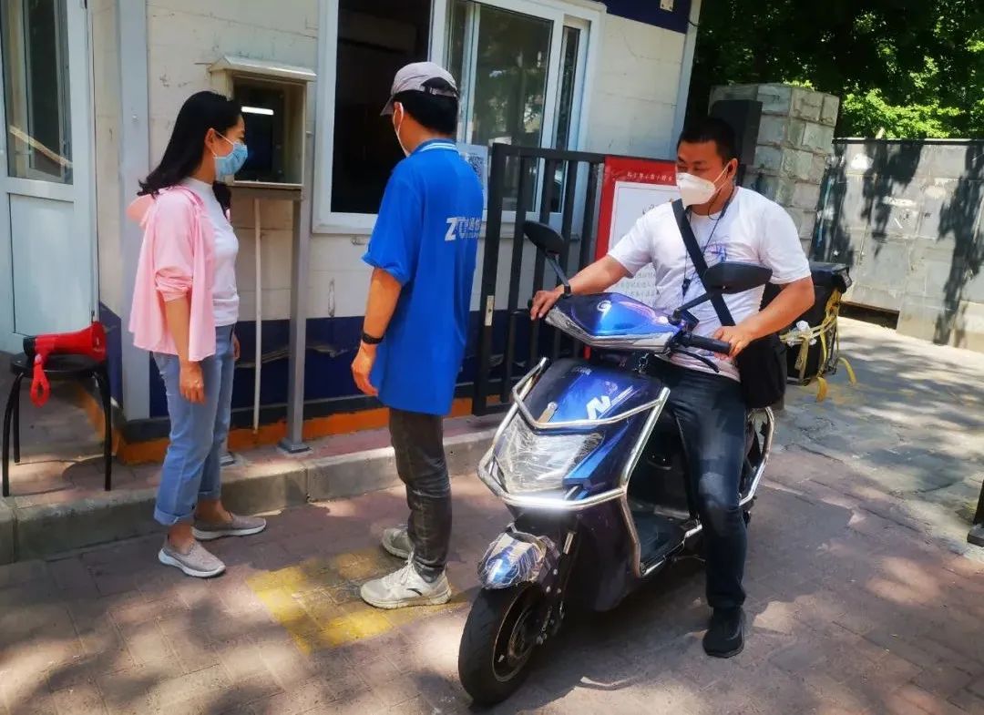 东城防疫卡口“守门人”：用坚守筑牢社区“平安线”