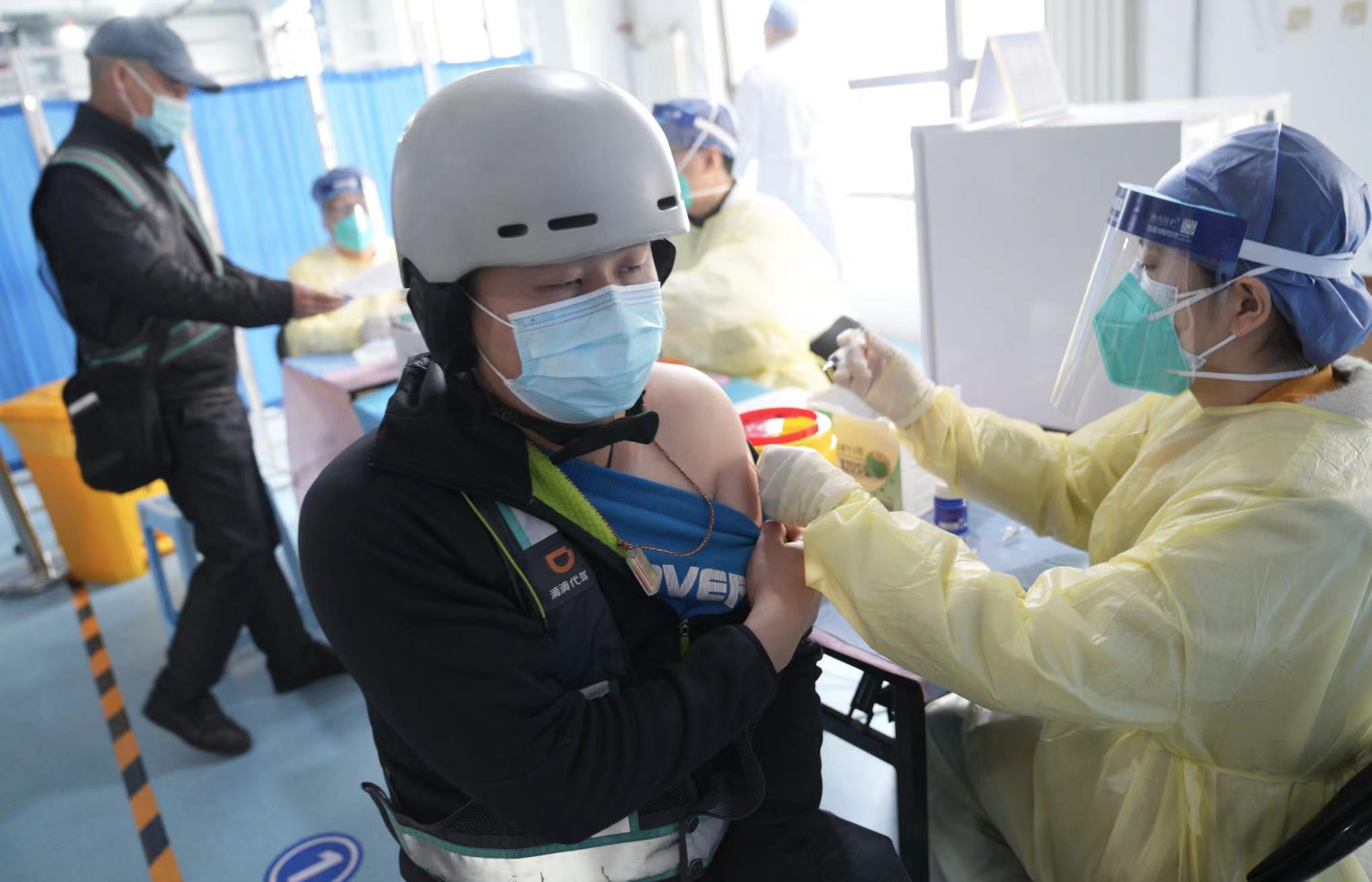 时间不固定,打加强针预约难?这里为网约车司机开绿色通道