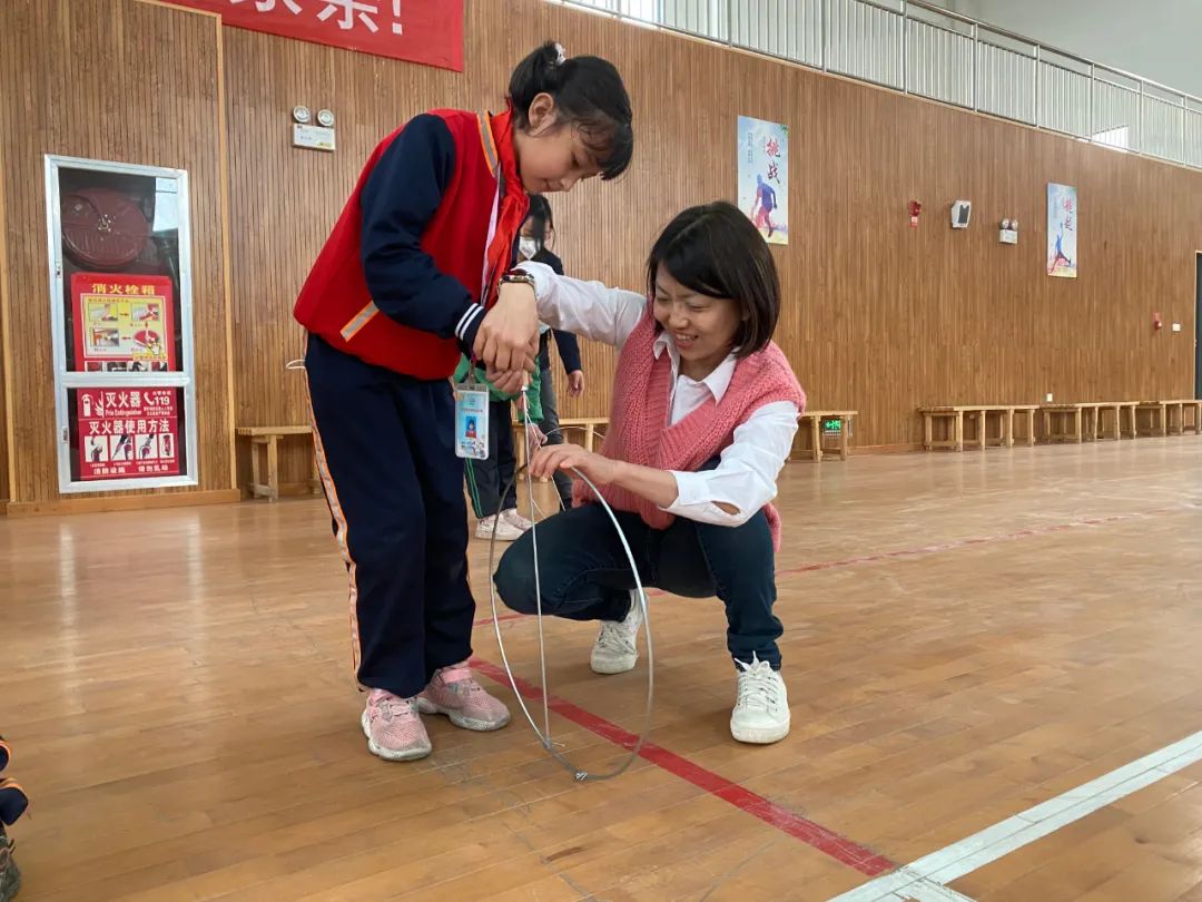 不负春光 亲情陪伴—北京援疆干部与和田孩子同上一堂课