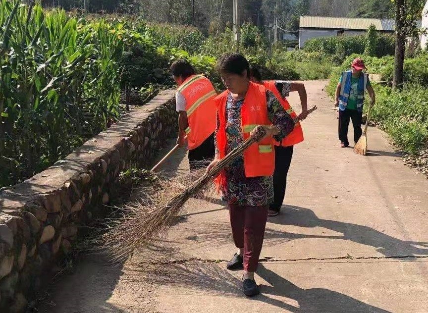 密云区太师屯镇：村村组织护环境 人人参与搞卫生