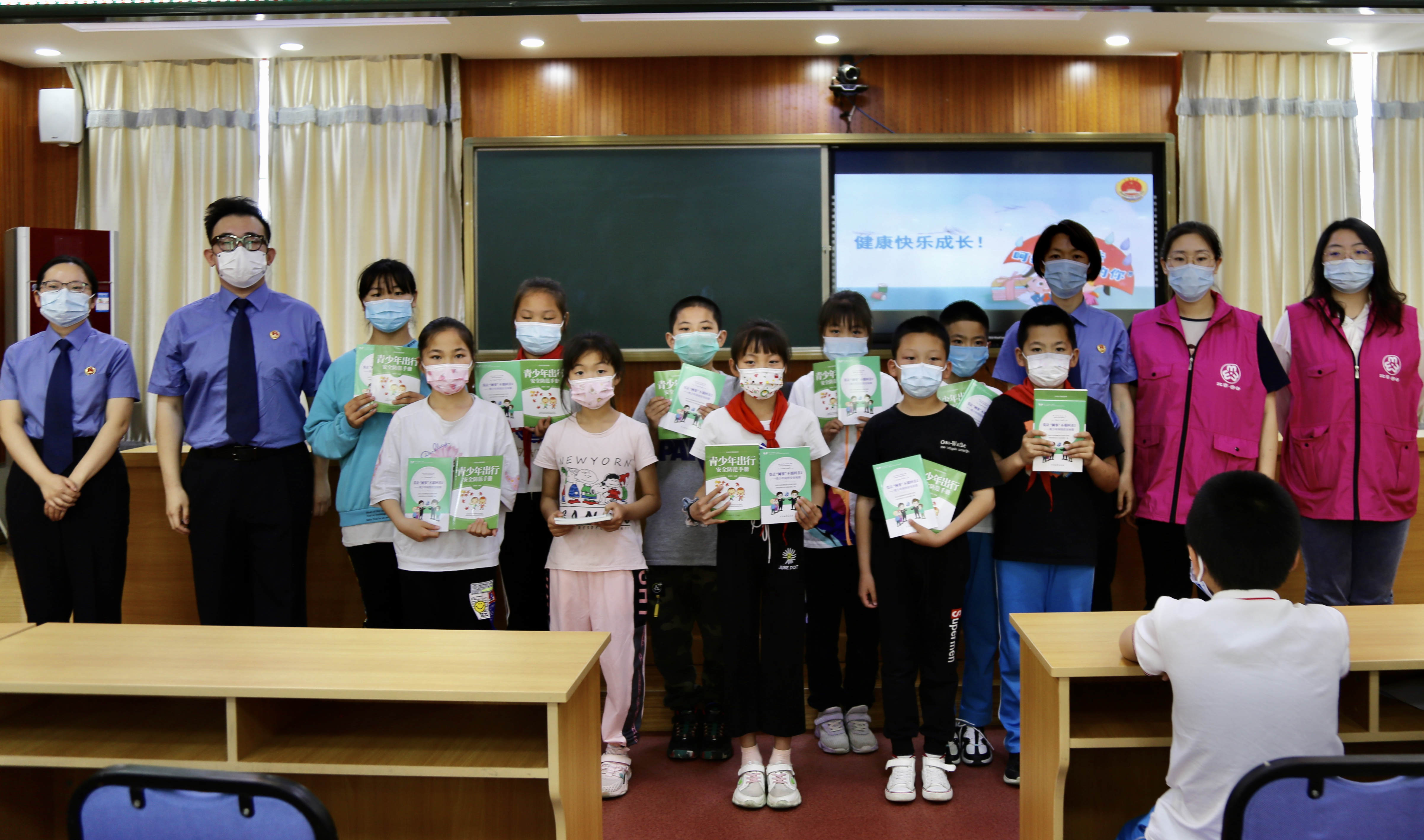 密云区石城镇开展“我为群众办实事，巾帼送法进校园”未成年人保护法知识讲座