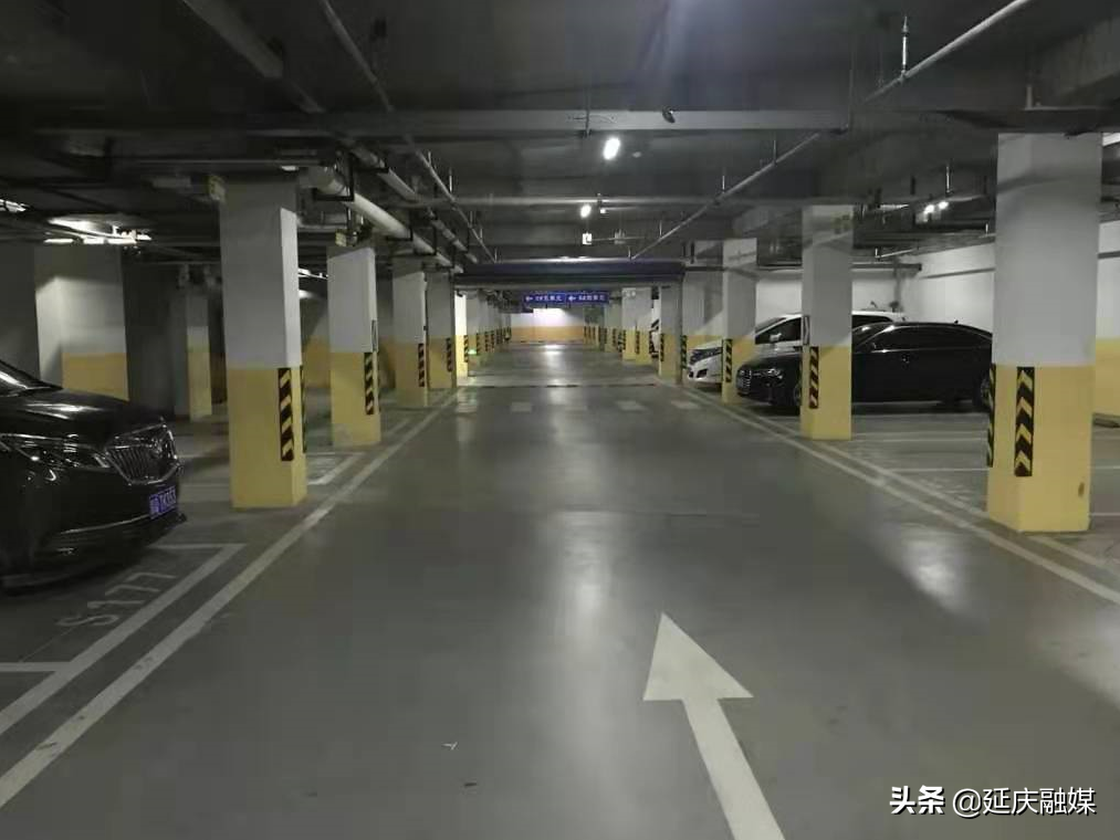 我为群众办实事丨延庆香水园街道和润社区：地上停车有秩序 地下停车暖民心