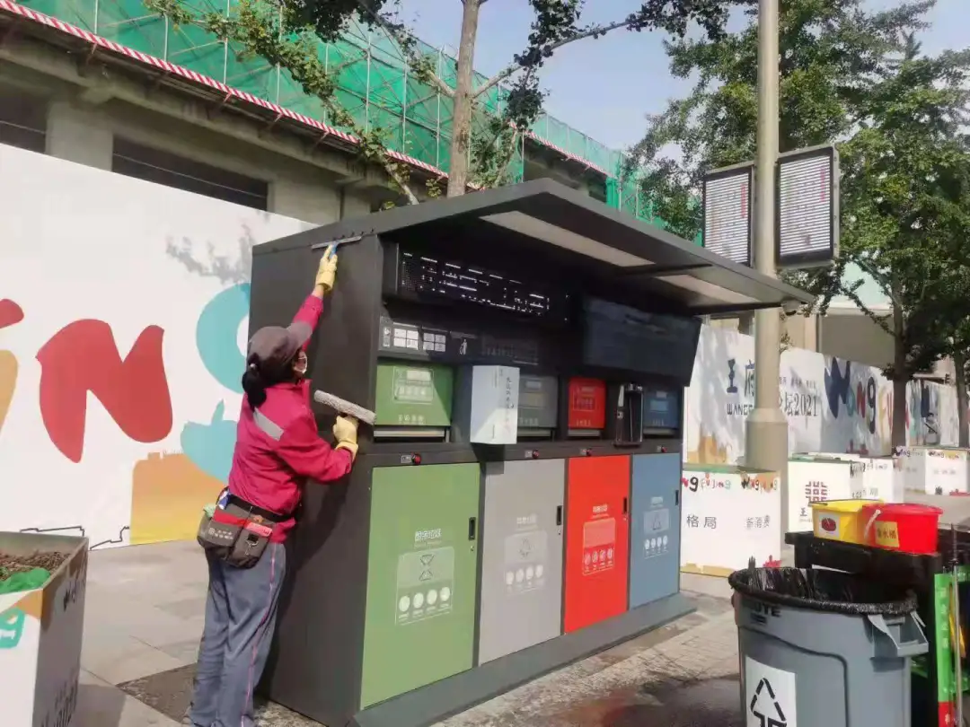 保安、保洁统一换新装，王府井大街打造“金街金服务”