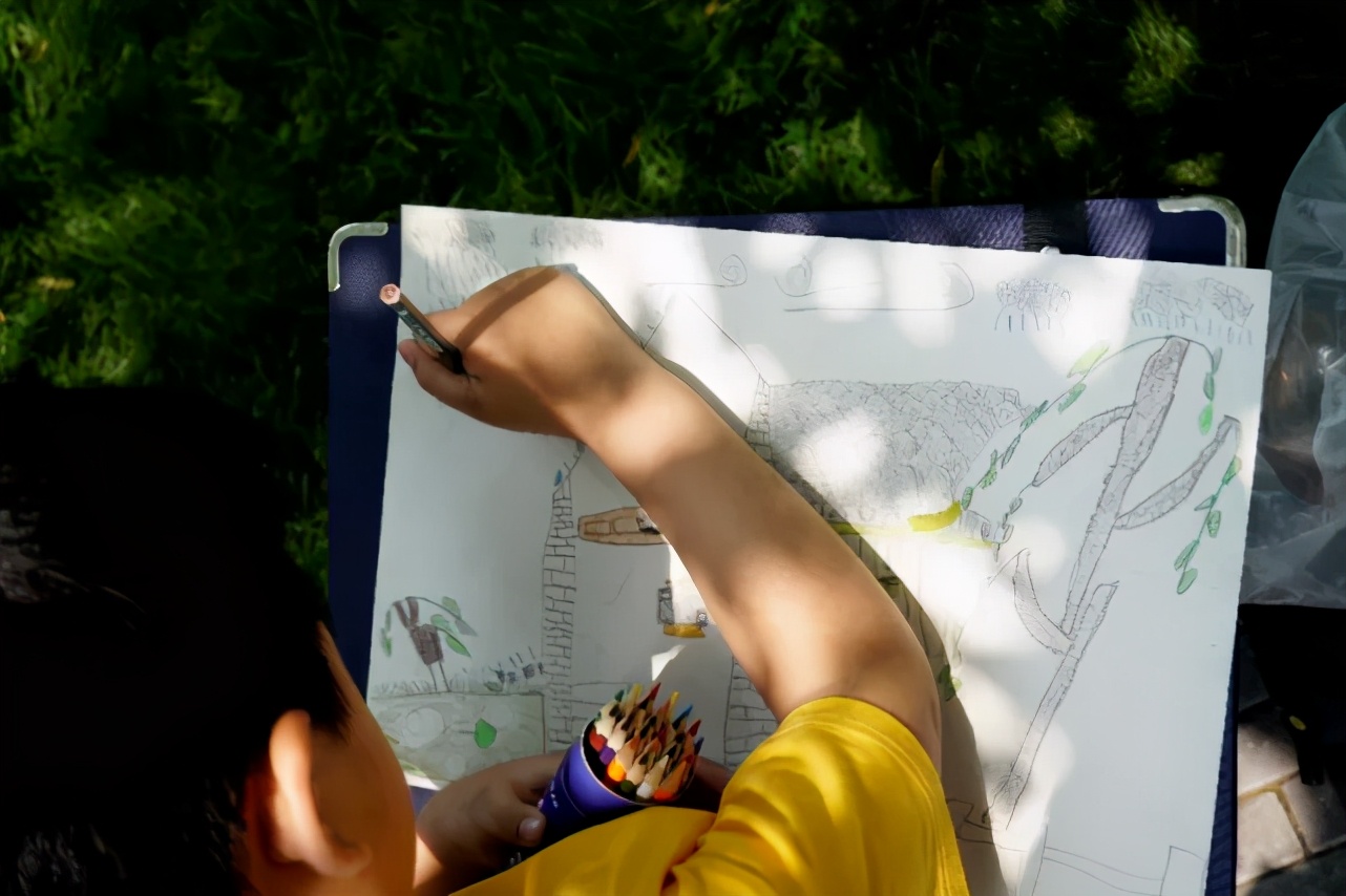 采风前门三里河，小画家画出背街小巷新风貌