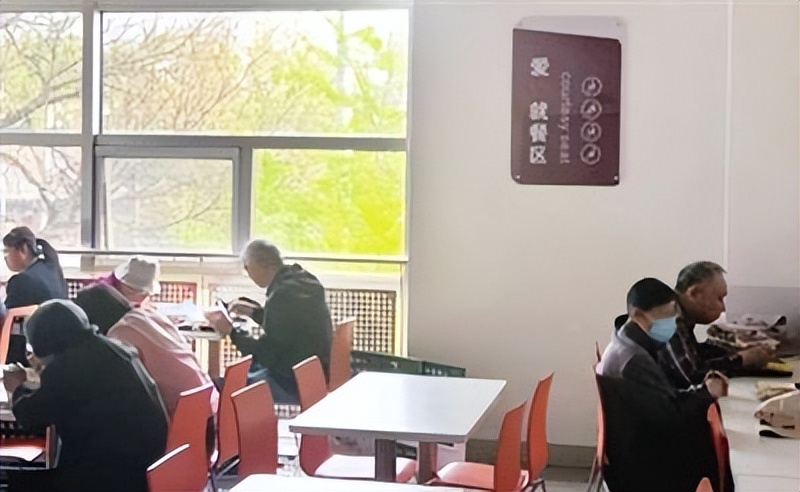 用心打造“爱心餐区”全力弘扬敬老文化