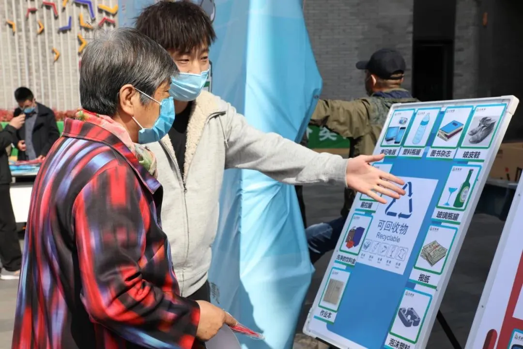 垃圾分类新时尚，文明用餐新风尚