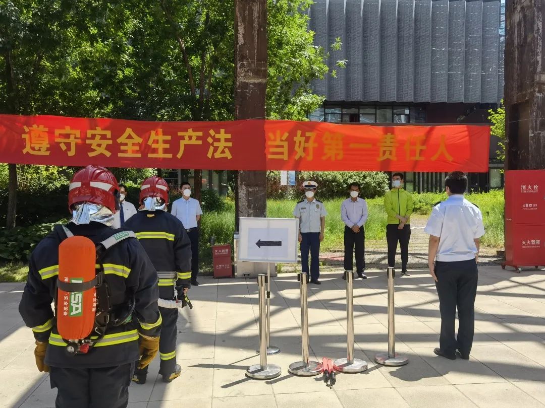 脱鞋下田踩到底--石景山支队通过“五个走”助推科长“走流程”活动走深走实