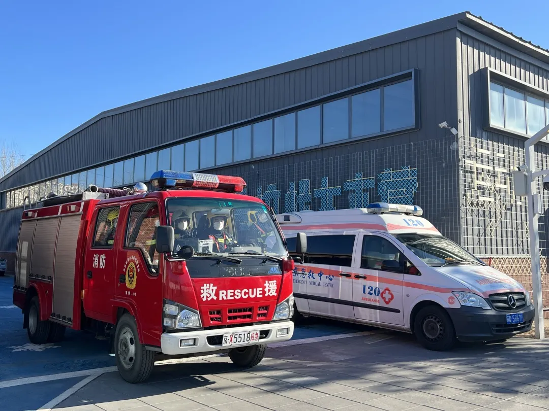 看~石景山之光！火炬传递他们全程保驾护航......