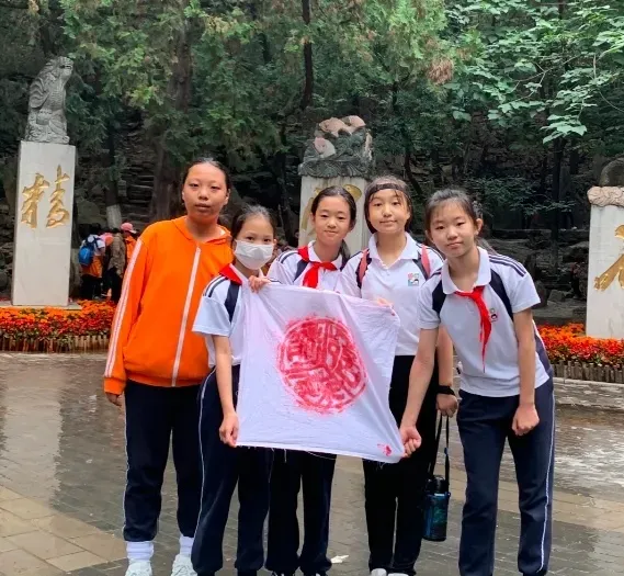 多彩活动阵地 共建文明校园