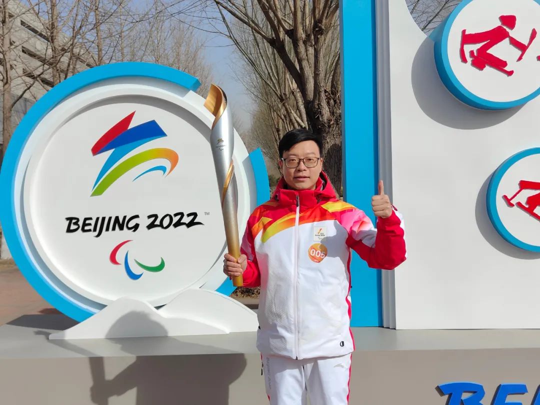 你们绽放生命华彩，我们携手共赴未来！