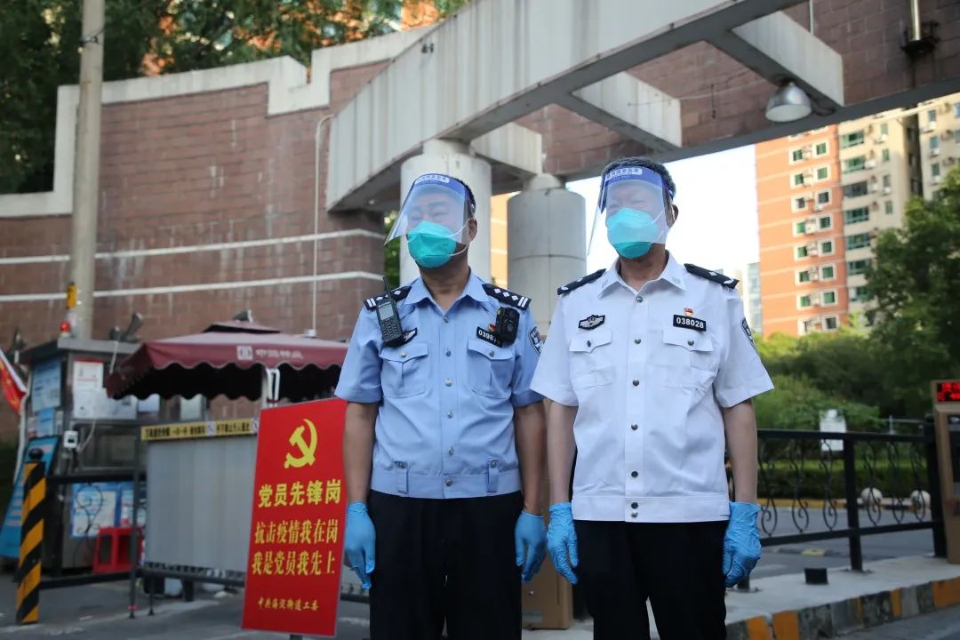 点赞！“60后”老民警冲在抗“疫”一线